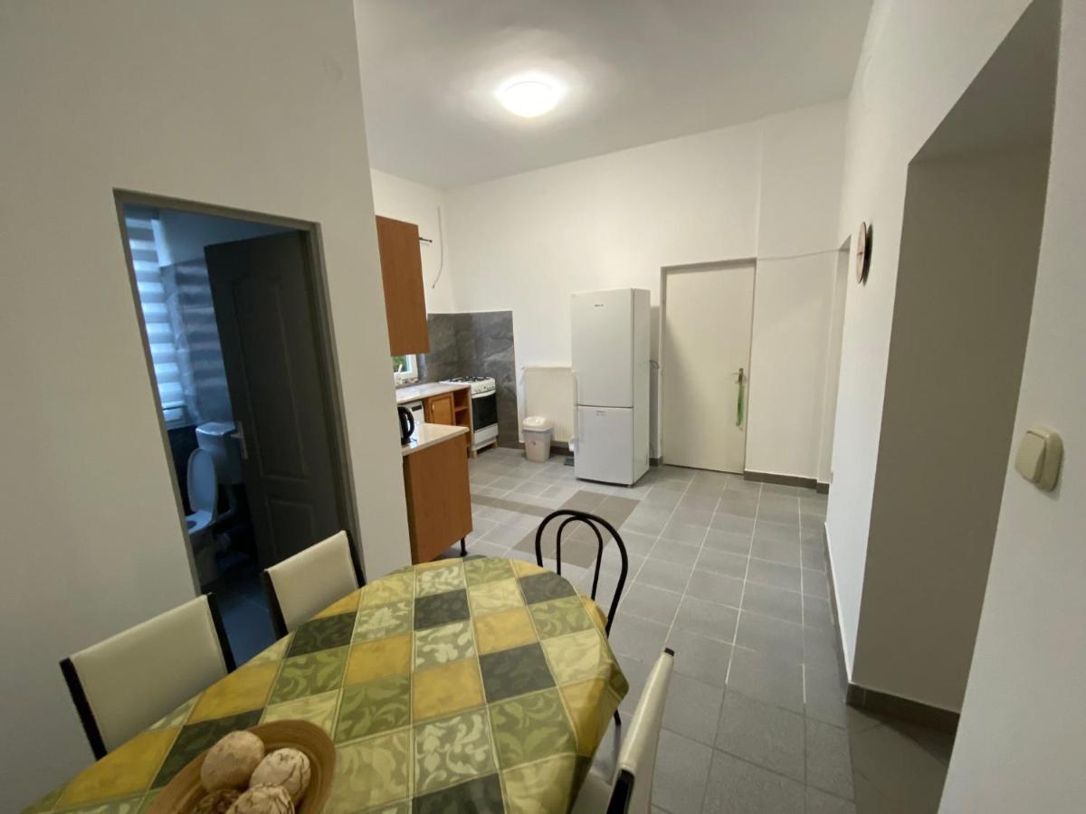 Gyál Tocc Apartman מראה חיצוני תמונה