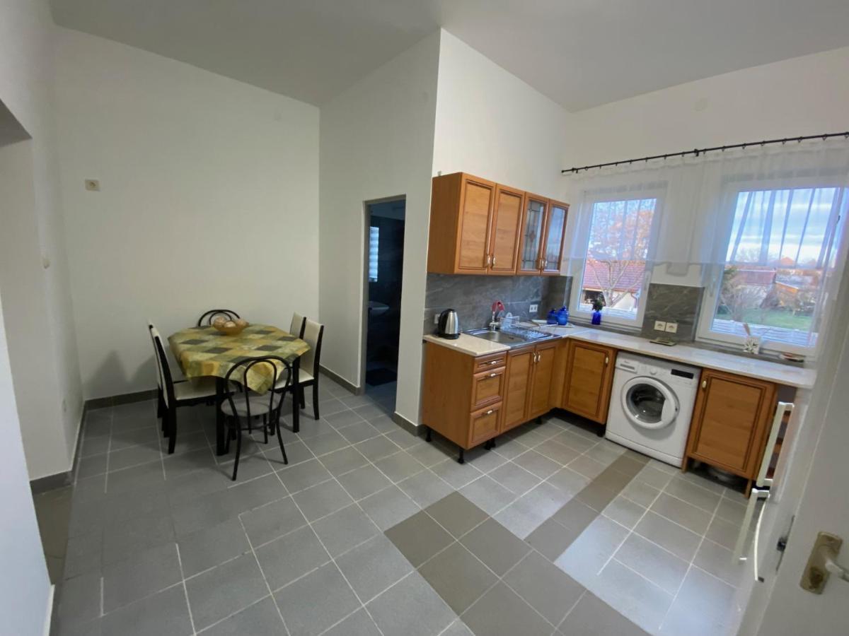 Gyál Tocc Apartman מראה חיצוני תמונה