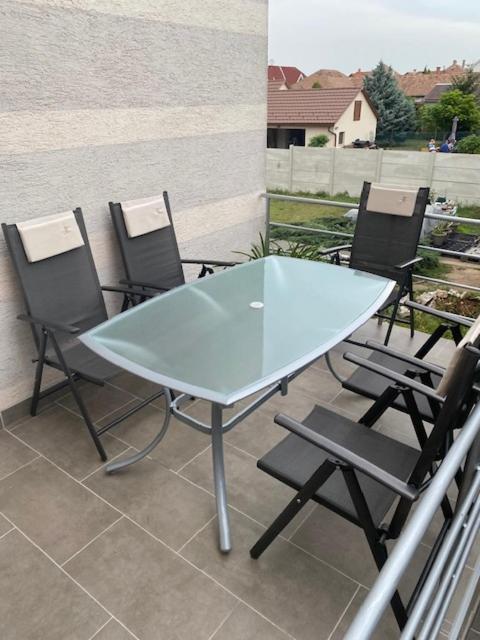 Gyál Tocc Apartman מראה חיצוני תמונה